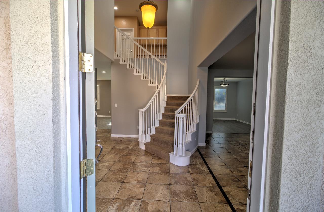 Detail Gallery Image 8 of 54 For 232 Kelley Mist Lane, Tracy,  CA 95377 - 4 Beds | 3 Baths