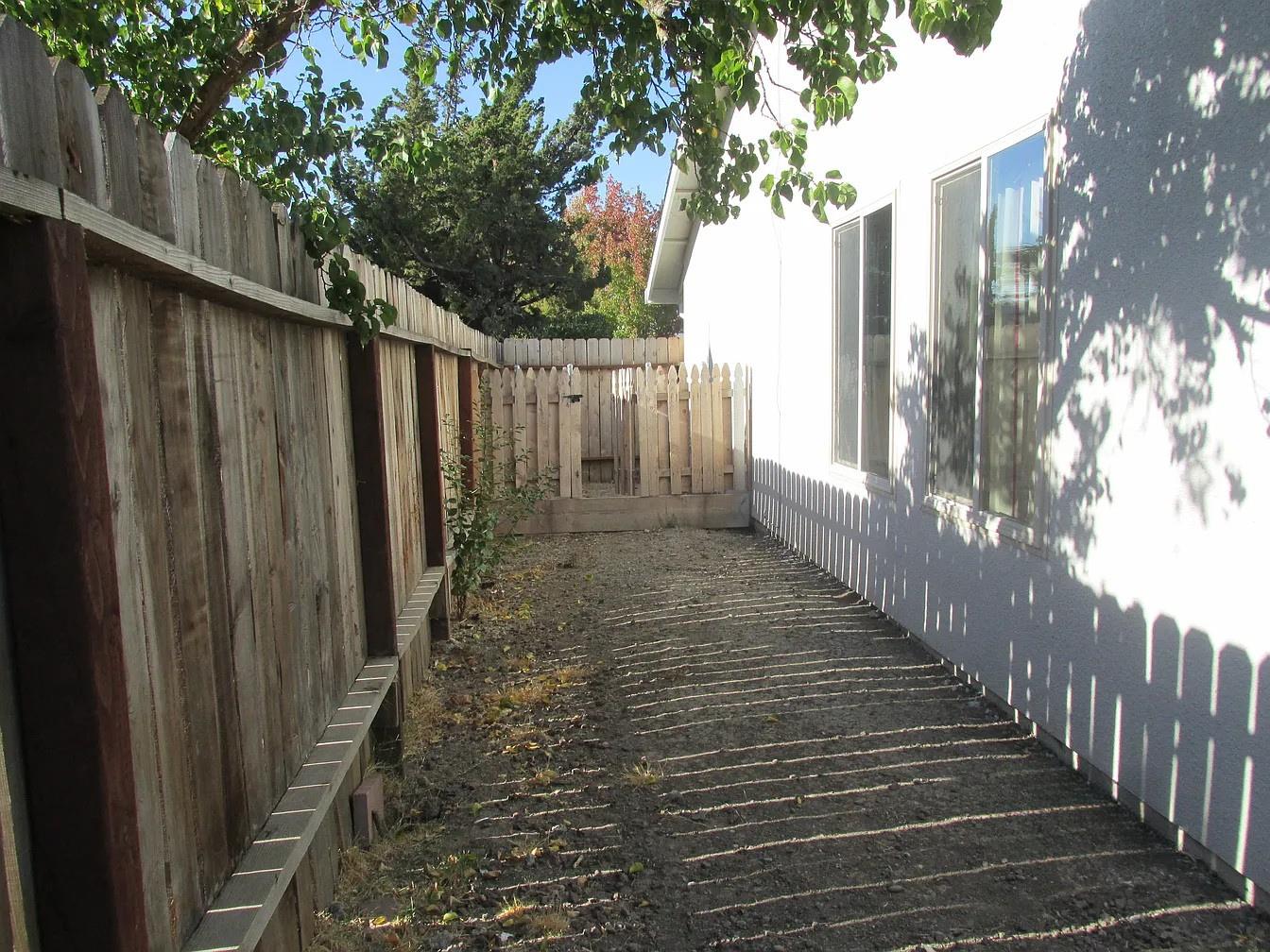 Detail Gallery Image 46 of 46 For 4370 Armadale Way, Sacramento,  CA 95823 - 3 Beds | 2 Baths