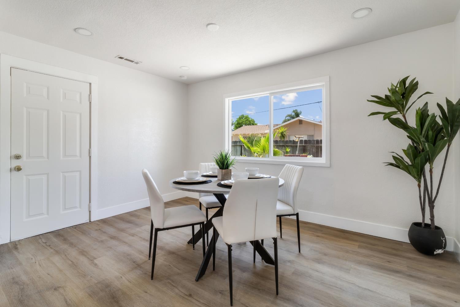 Detail Gallery Image 12 of 26 For 1335 Eucalyptus Ave, Newman,  CA 95360 - 4 Beds | 2 Baths