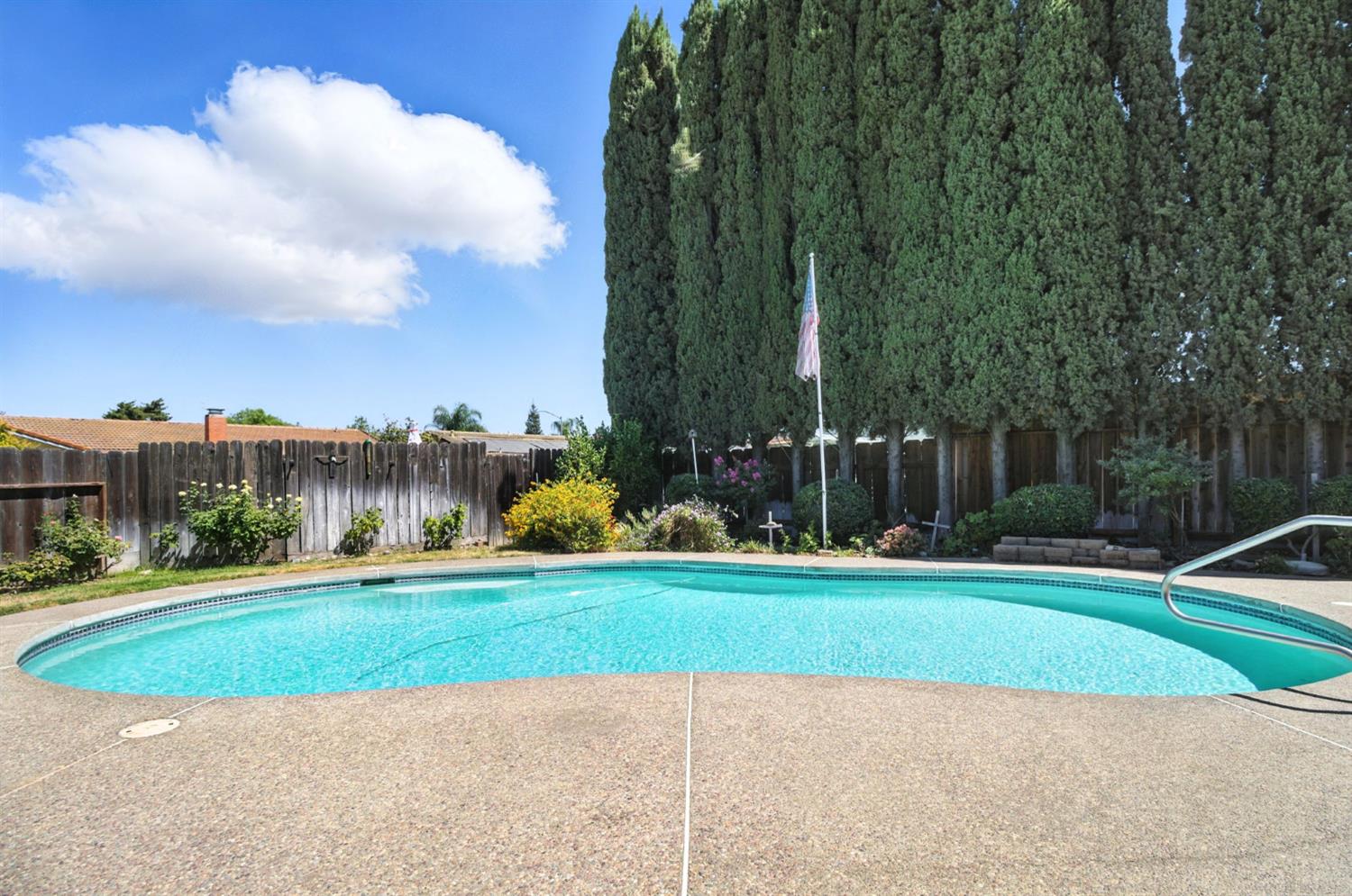 Detail Gallery Image 5 of 26 For 3400 Santos Ct, Turlock,  CA 95382 - 4 Beds | 2 Baths