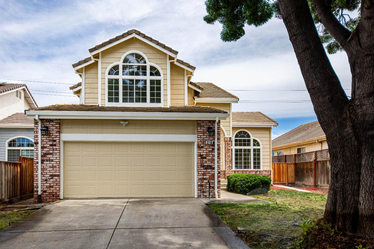 Detail Gallery Image 1 of 50 For 270 Camelot Dr, Tracy,  CA 95376 - 4 Beds | 3 Baths