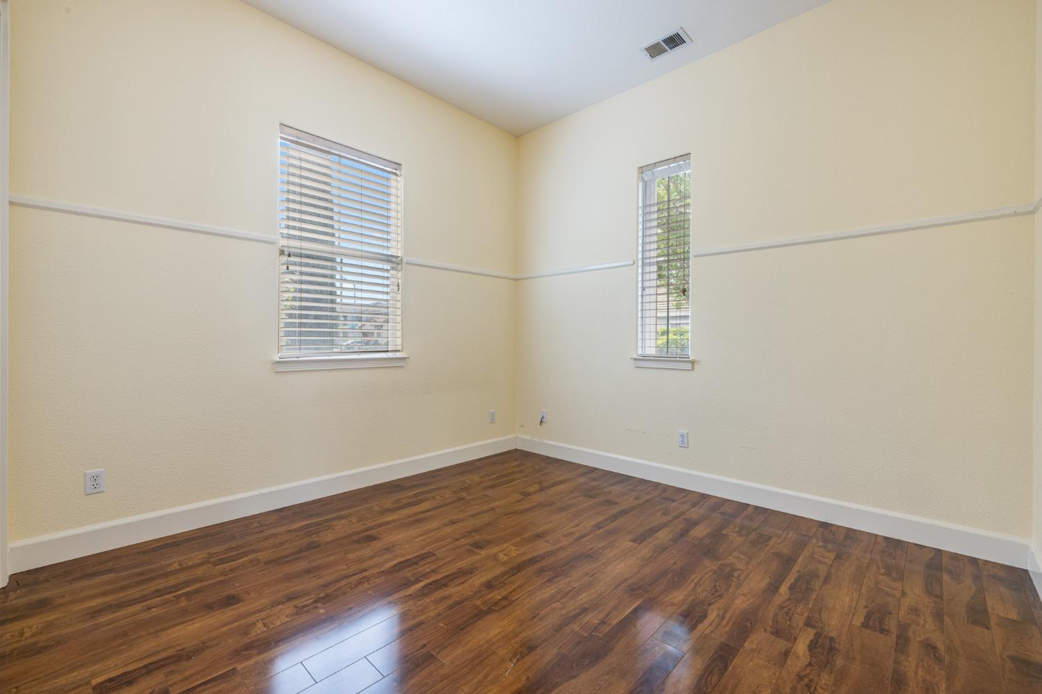 Detail Gallery Image 9 of 28 For 3501 Valley Oak Dr, Ceres,  CA 95307 - 4 Beds | 2/1 Baths
