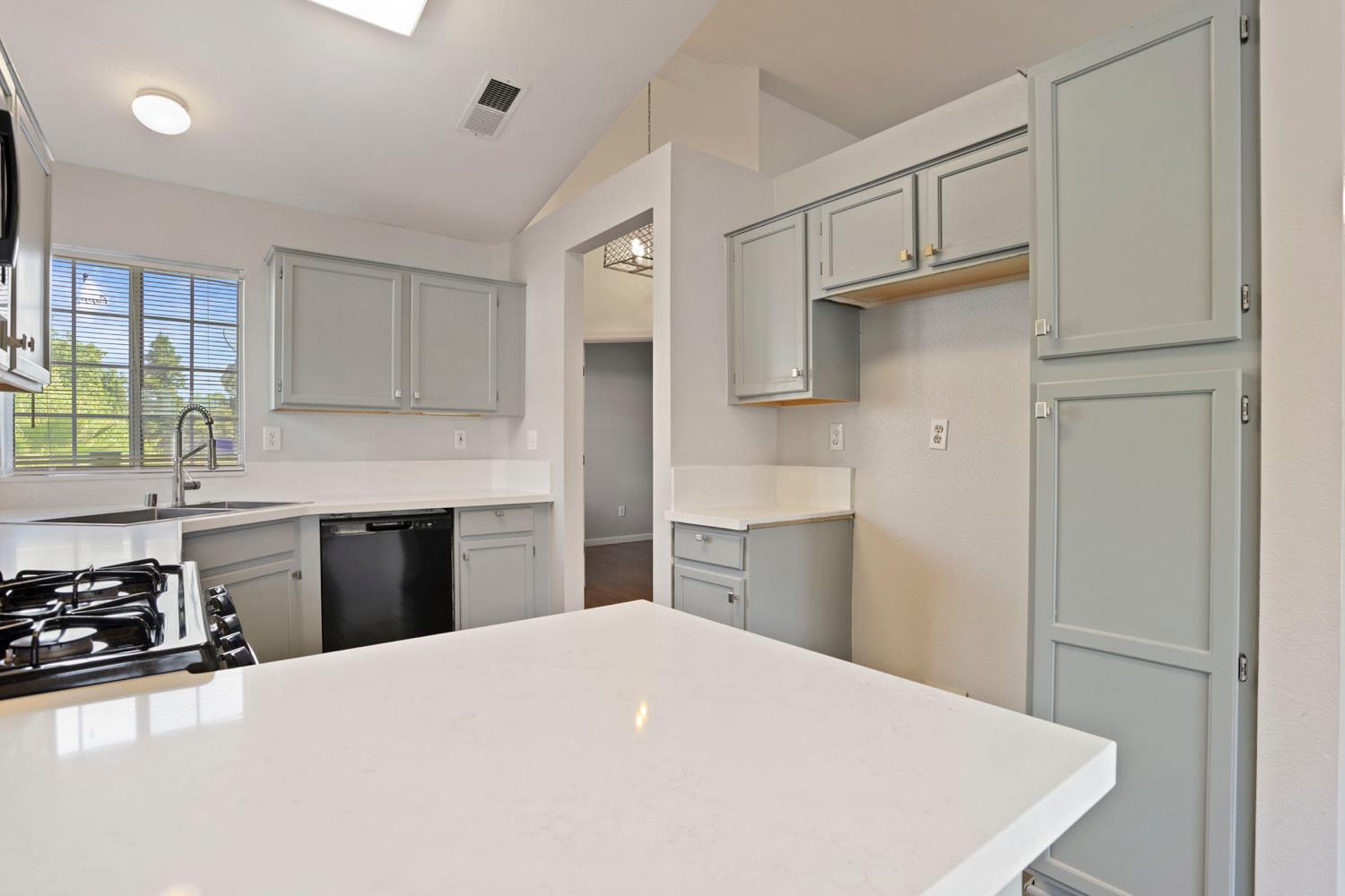 Detail Gallery Image 7 of 30 For 808 Marsh Creek Dr, Sacramento,  CA 95838 - 3 Beds | 2 Baths