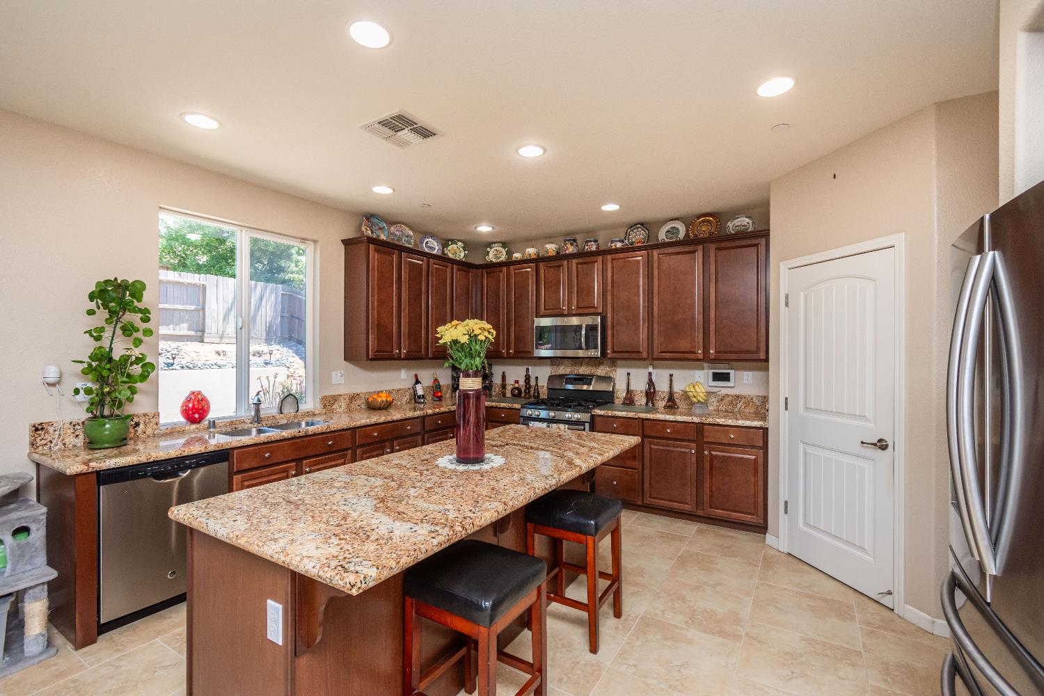 Detail Gallery Image 19 of 64 For 5394 Otter Pond Way, Rancho Cordova,  CA 95742 - 5 Beds | 3 Baths