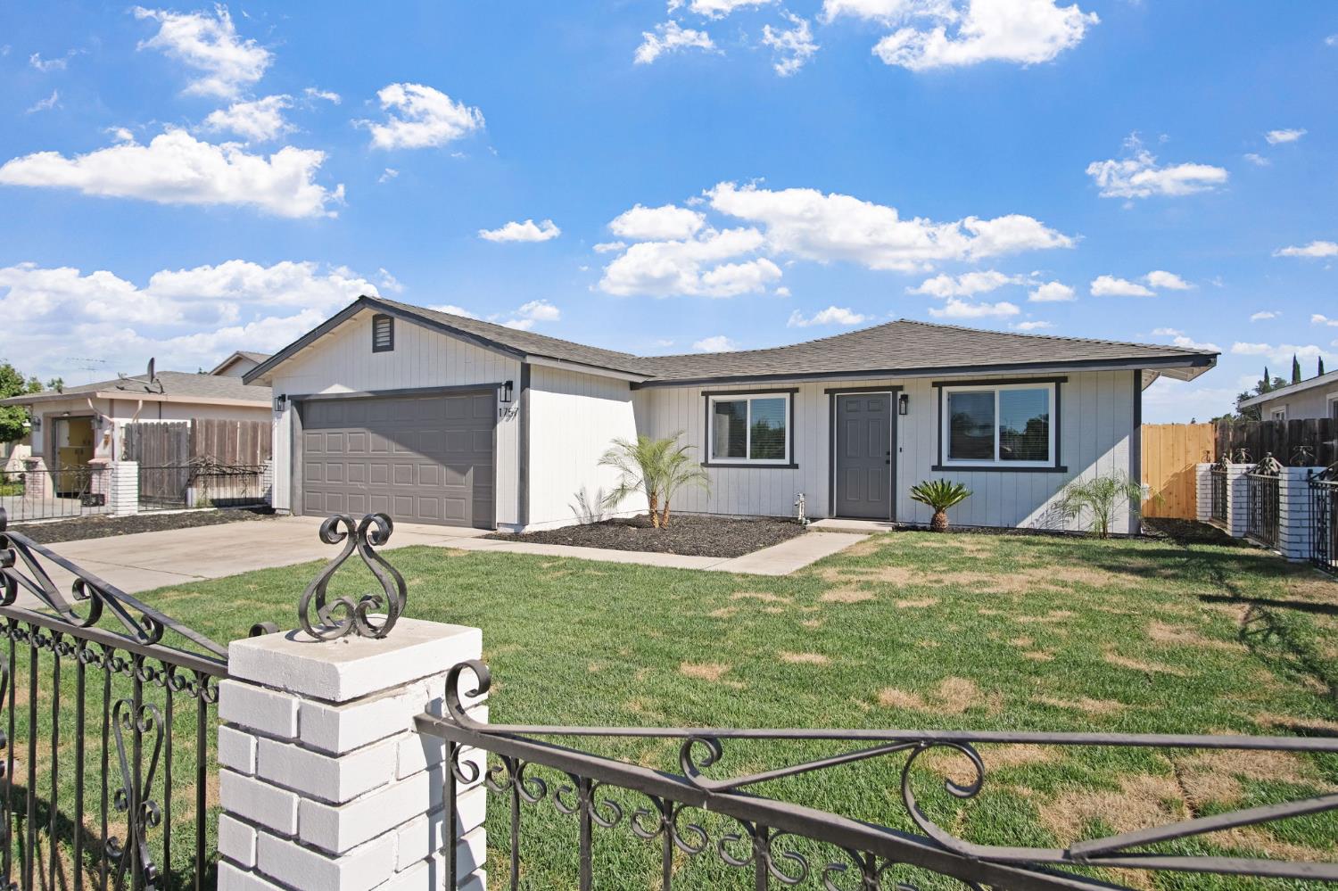 Detail Gallery Image 3 of 28 For 1757 Hickory Ave, Livingston,  CA 95334 - 4 Beds | 2 Baths