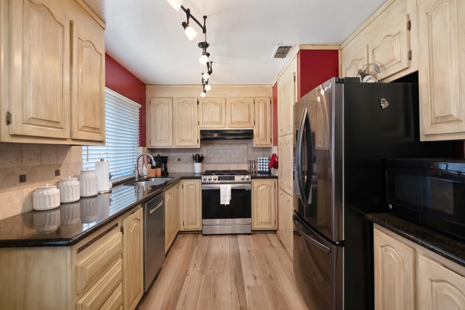 Detail Gallery Image 13 of 36 For 4209 Jump Ct, Sacramento,  CA 95826 - 5 Beds | 3 Baths