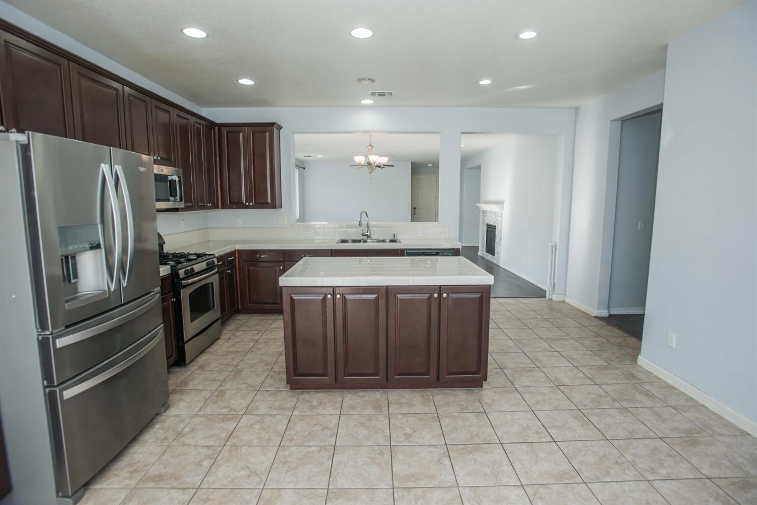 Detail Gallery Image 18 of 47 For 9916 Bluefin Way, Elk Grove,  CA 95757 - 4 Beds | 2 Baths