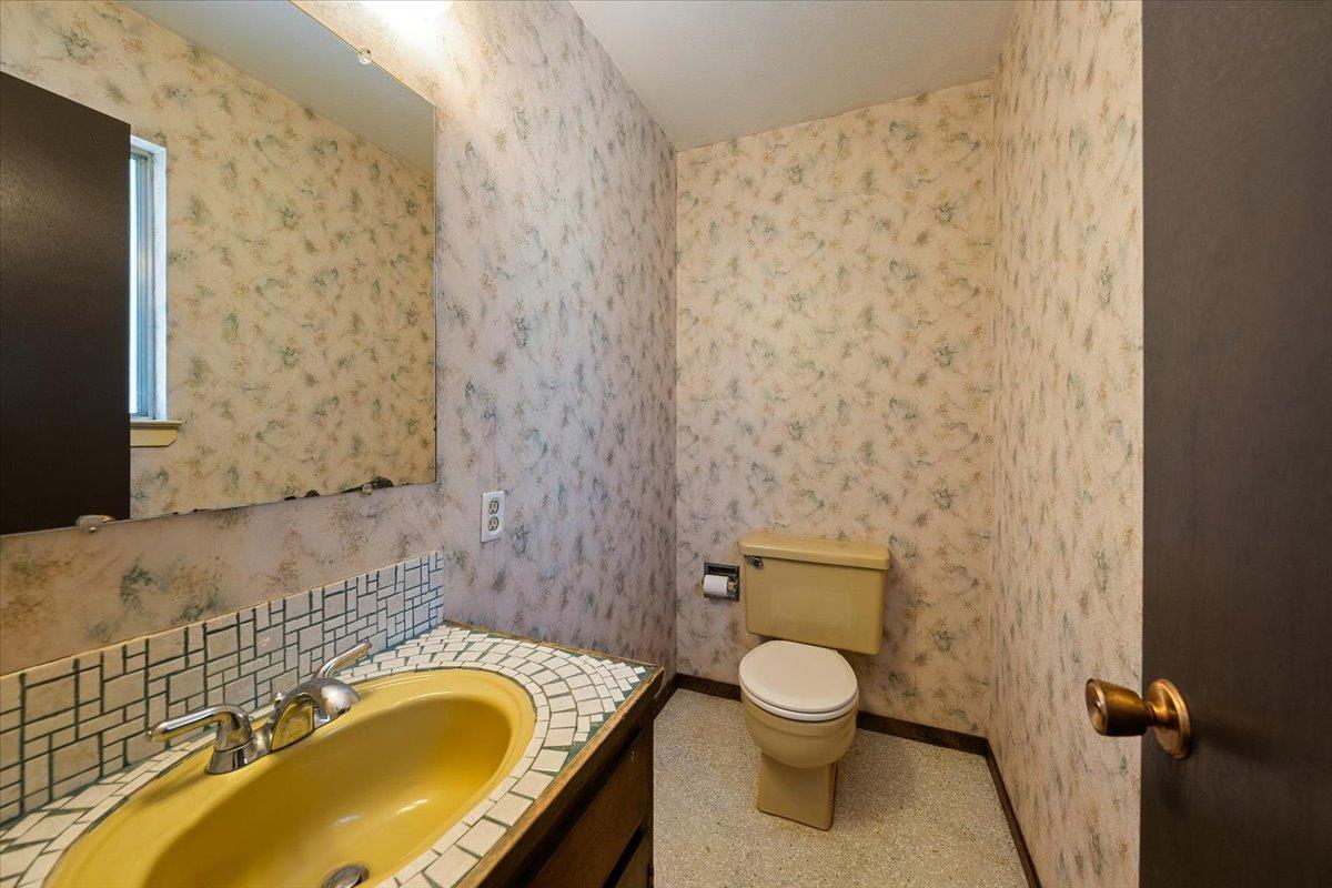 Detail Gallery Image 18 of 44 For 5941 Garden Park Dr, Garden Valley,  CA 95633 - 3 Beds | 2/1 Baths
