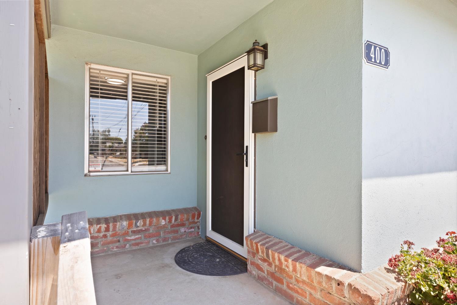Detail Gallery Image 3 of 29 For 400 W G St, Oakdale,  CA 95361 - 3 Beds | 1 Baths