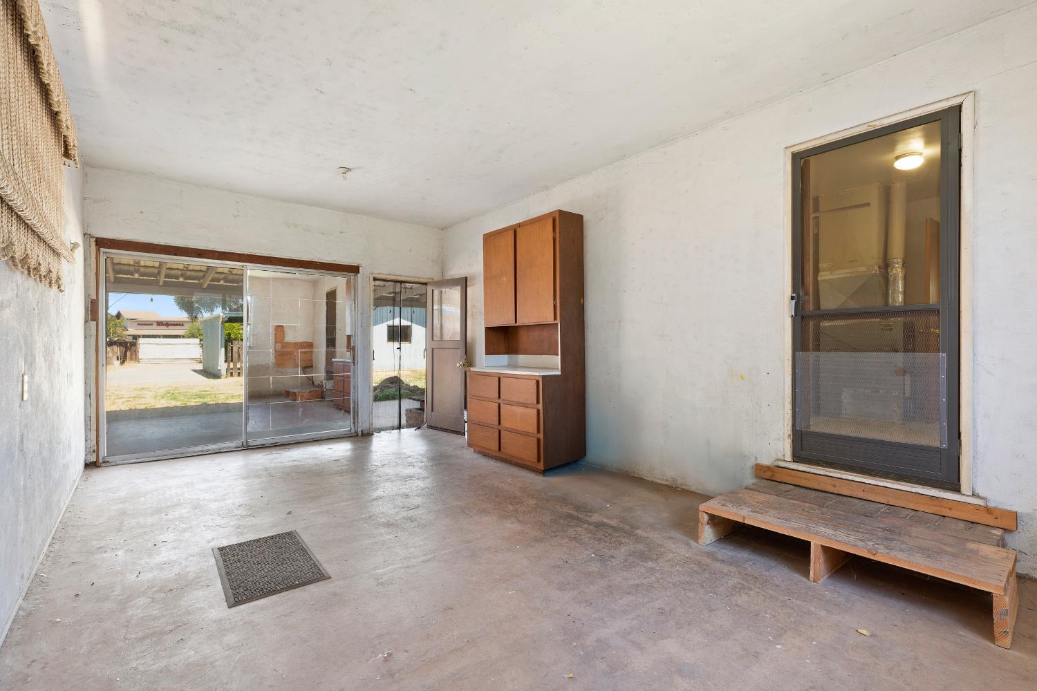 Detail Gallery Image 15 of 29 For 400 W G St, Oakdale,  CA 95361 - 3 Beds | 1 Baths