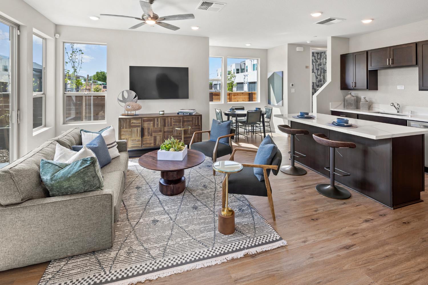 Detail Gallery Image 7 of 34 For 2037 Odin Walk, Sacramento,  CA 95835 - 3 Beds | 2/1 Baths