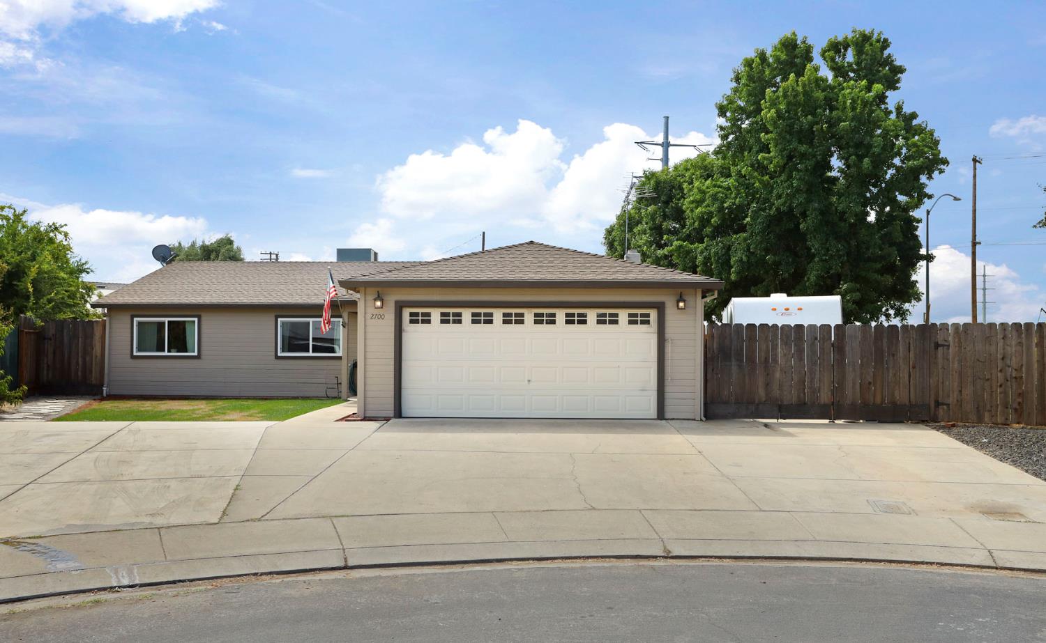 Detail Gallery Image 1 of 46 For 2700 Tassajara Dr, Modesto,  CA 95358 - 3 Beds | 2 Baths