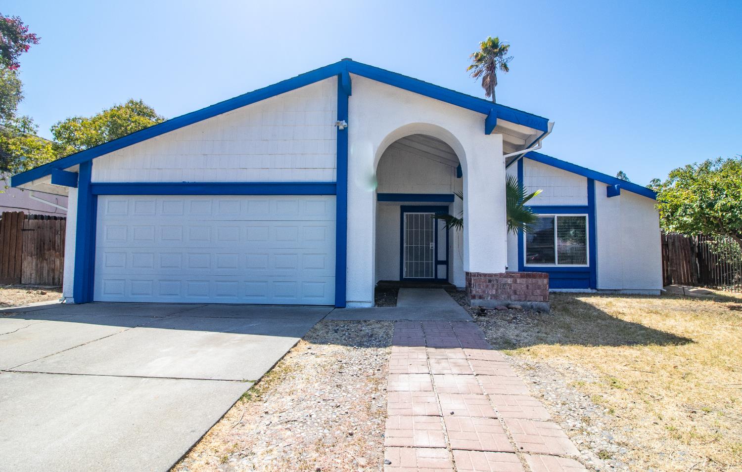 Detail Gallery Image 1 of 49 For 4300 Armadale Way, Sacramento,  CA 95823 - 3 Beds | 2 Baths