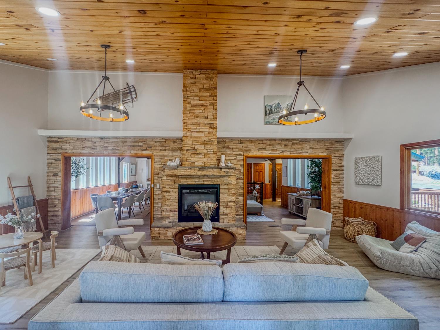 Detail Gallery Image 20 of 93 For 1485 Crystal Air Dr, South Lake Tahoe,  CA 96150 - 6 Beds | 5/1 Baths