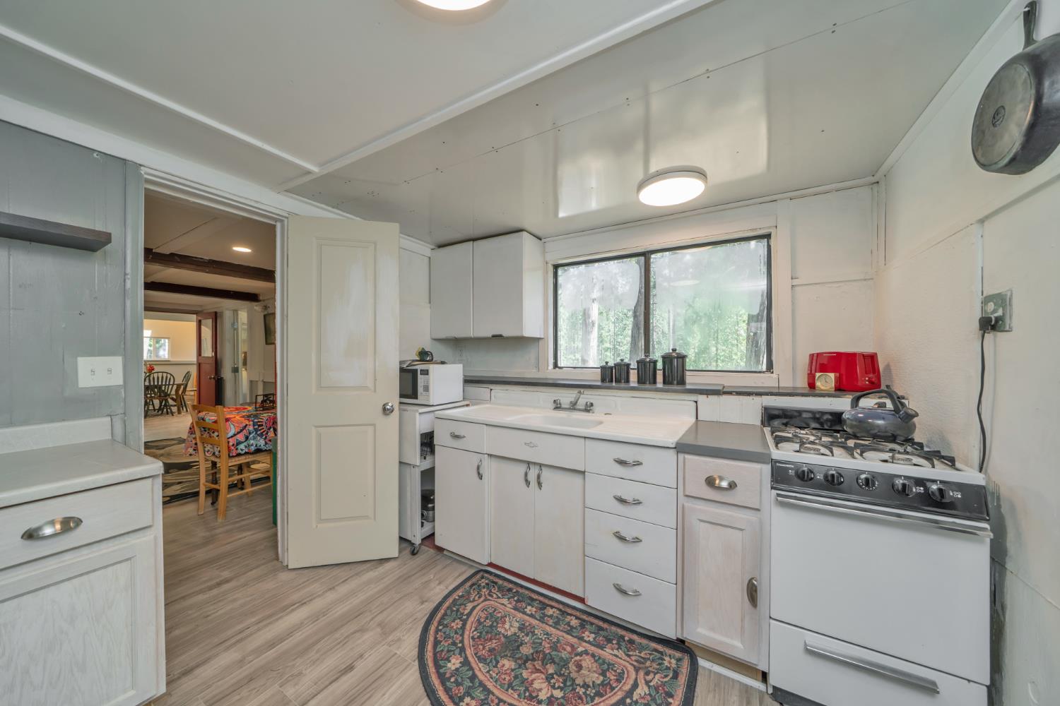 Detail Gallery Image 4 of 36 For 1334 Sugar Loaf Ave, Kyburz,  CA 95720 - 1 Beds | 2 Baths