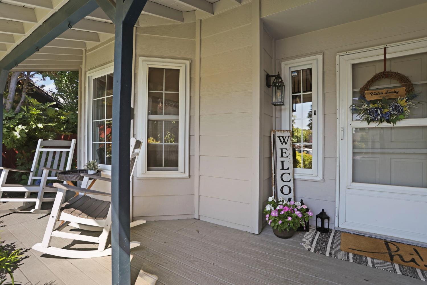 Detail Gallery Image 2 of 40 For 208 Palomar Dr, Lodi,  CA 95242 - 4 Beds | 3 Baths