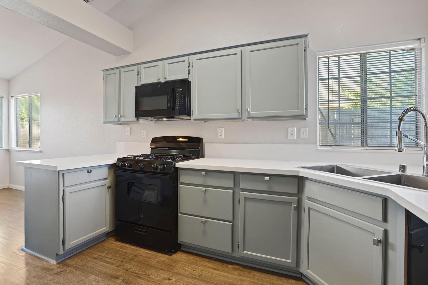 Detail Gallery Image 8 of 30 For 808 Marsh Creek Dr, Sacramento,  CA 95838 - 3 Beds | 2 Baths