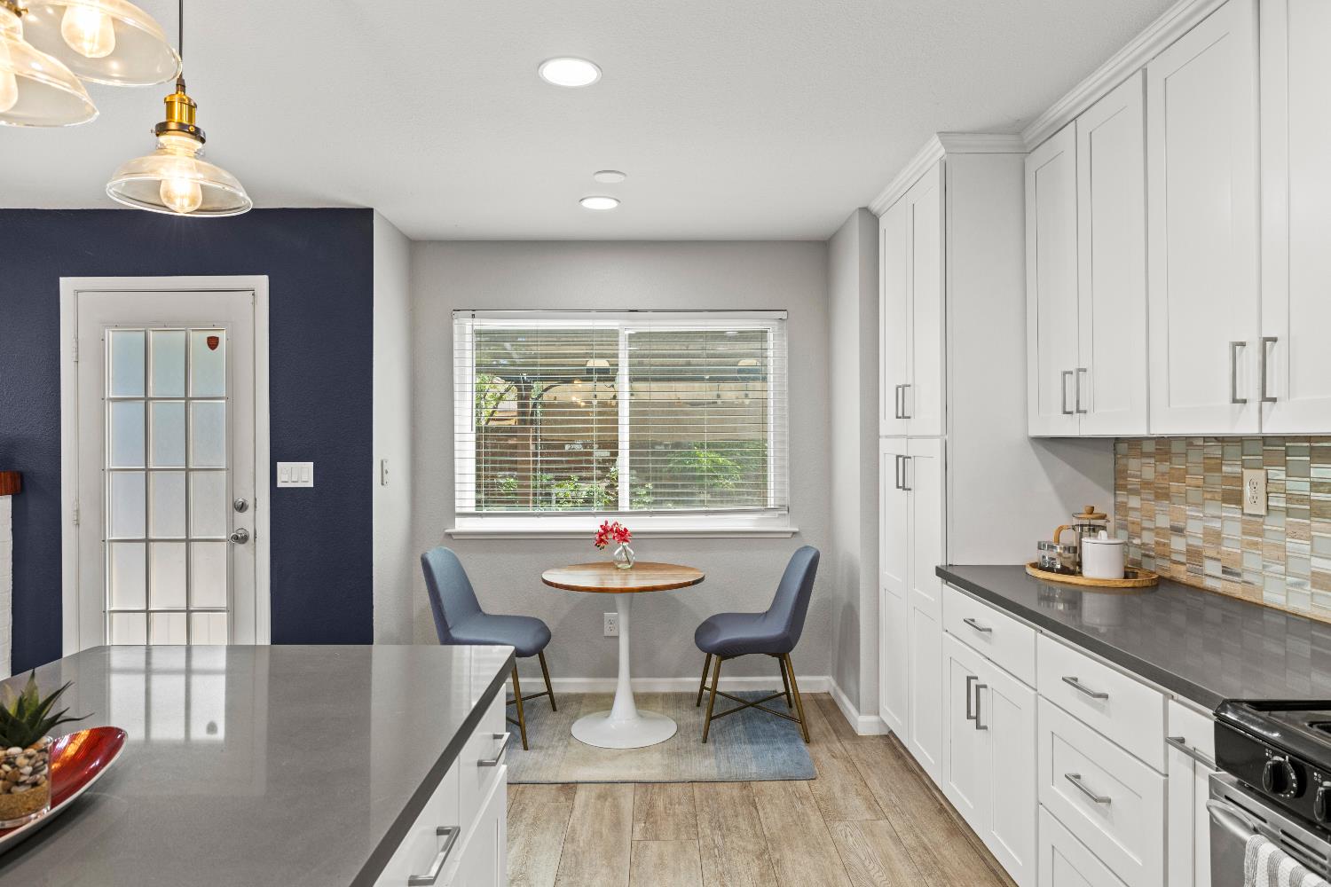 Detail Gallery Image 17 of 40 For 8932 Gemwood Way, Elk Grove,  CA 95758 - 3 Beds | 2/1 Baths