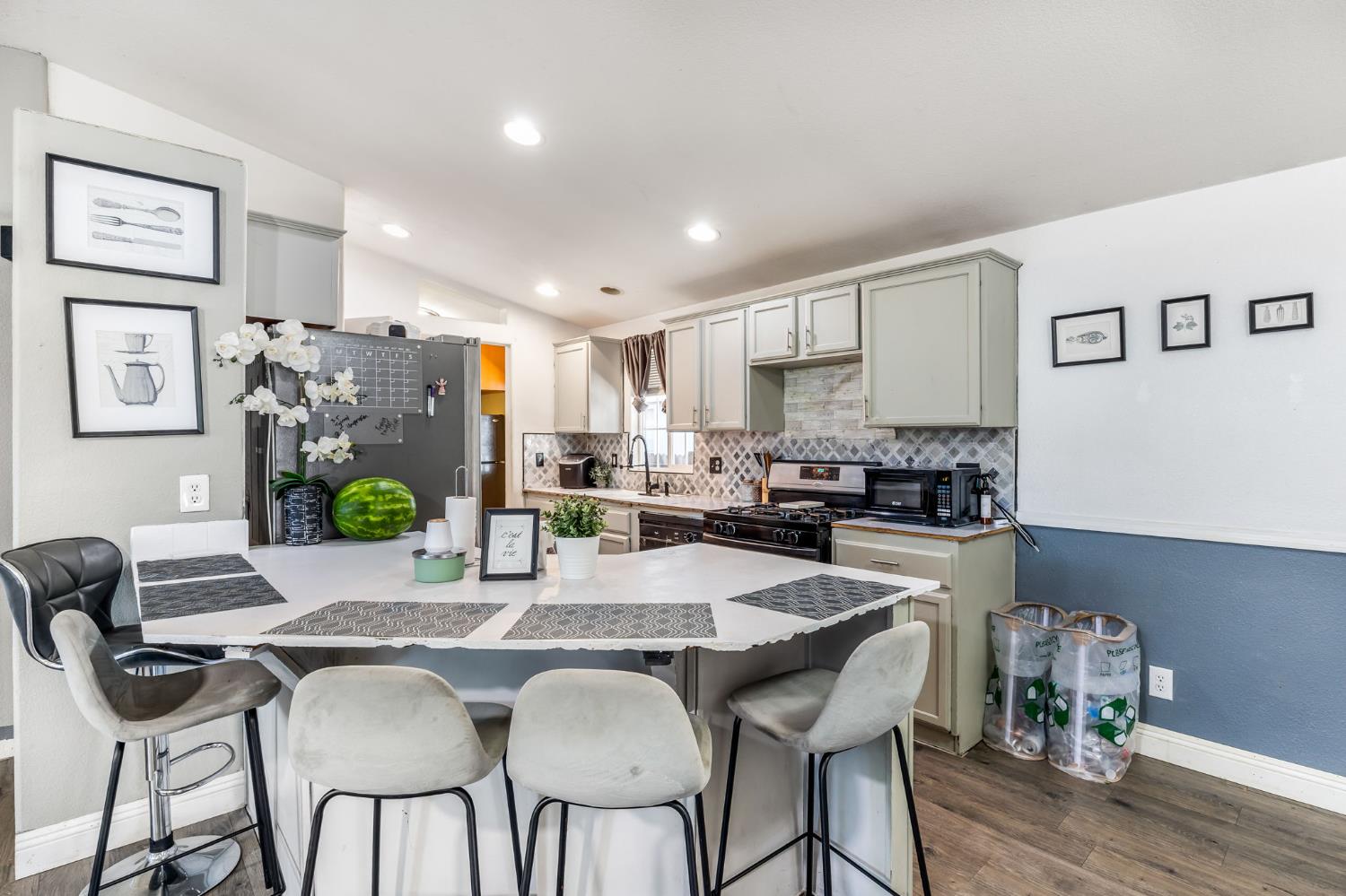 Detail Gallery Image 13 of 47 For 1050 W Capitol Ave 11, West Sacramento,  CA 95691 - 3 Beds | 2 Baths