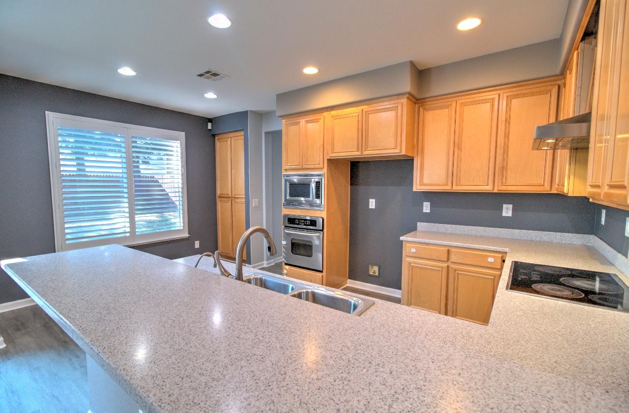 Detail Gallery Image 17 of 54 For 232 Kelley Mist Lane, Tracy,  CA 95377 - 4 Beds | 3 Baths