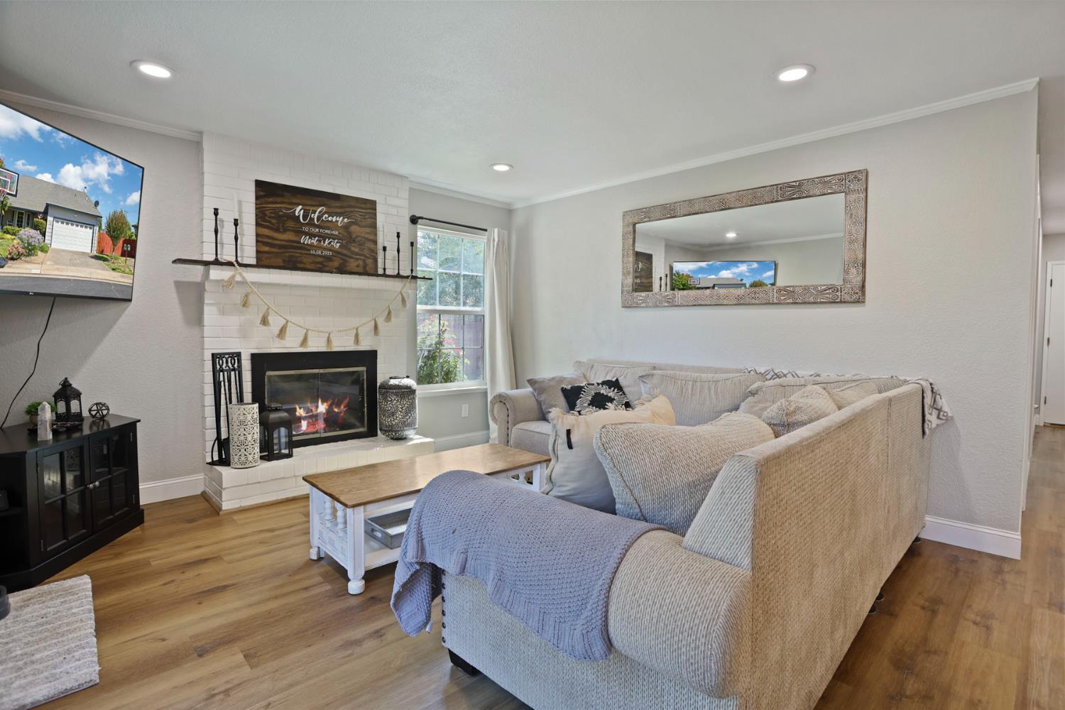 Detail Gallery Image 13 of 40 For 208 Palomar Dr, Lodi,  CA 95242 - 4 Beds | 3 Baths