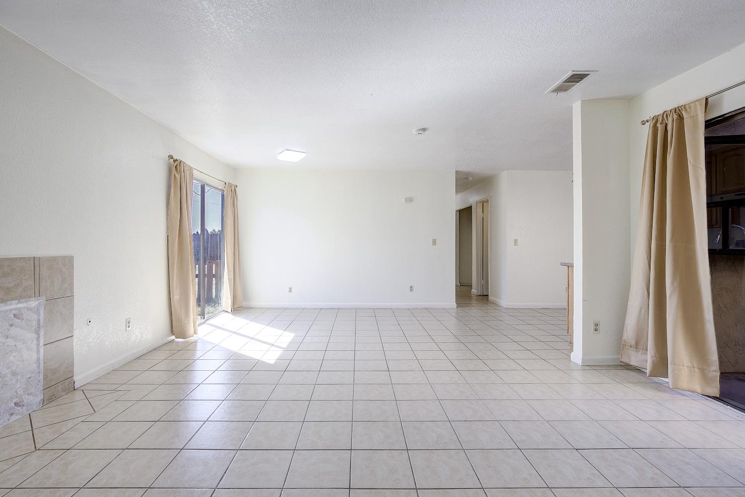 Detail Gallery Image 6 of 26 For 8916 Fox Creek Dr, Stockton,  CA 95210 - 3 Beds | 2 Baths