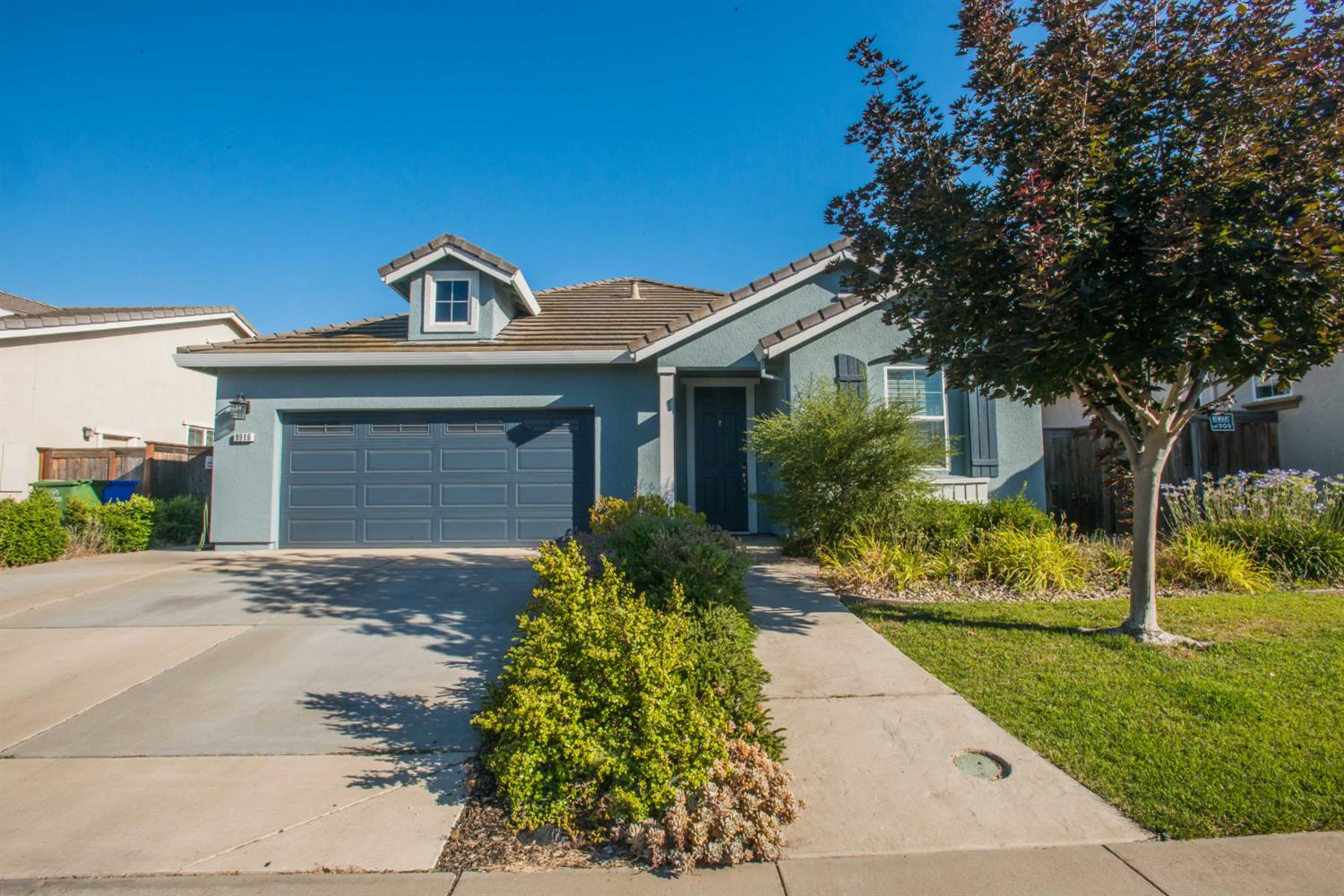 Detail Gallery Image 2 of 47 For 9916 Bluefin Way, Elk Grove,  CA 95757 - 4 Beds | 2 Baths