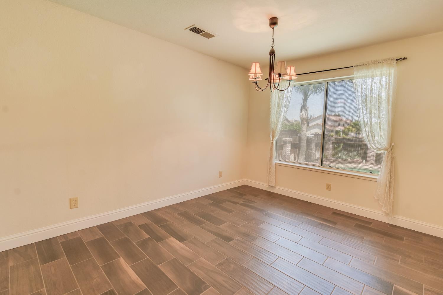 Detail Gallery Image 23 of 95 For 252 Stonewood Dr, Los Banos,  CA 93635 - 4 Beds | 3 Baths