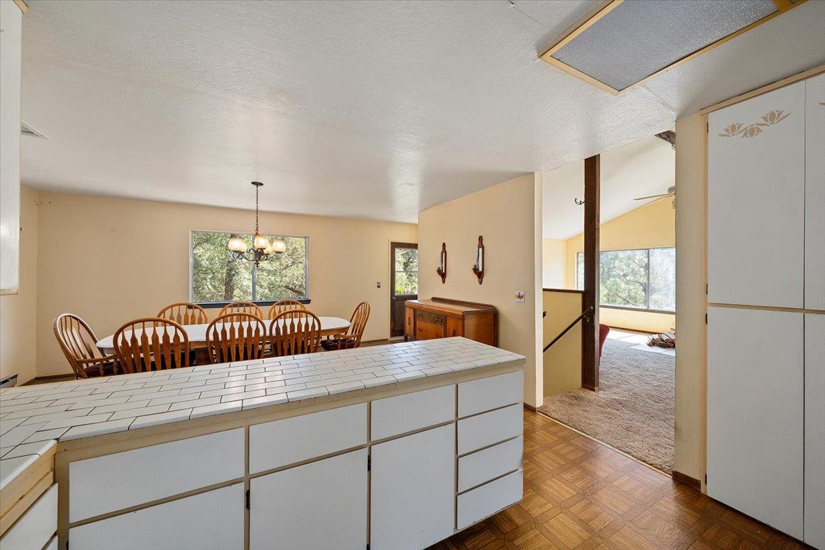 Detail Gallery Image 13 of 44 For 5941 Garden Park Dr, Garden Valley,  CA 95633 - 3 Beds | 2/1 Baths