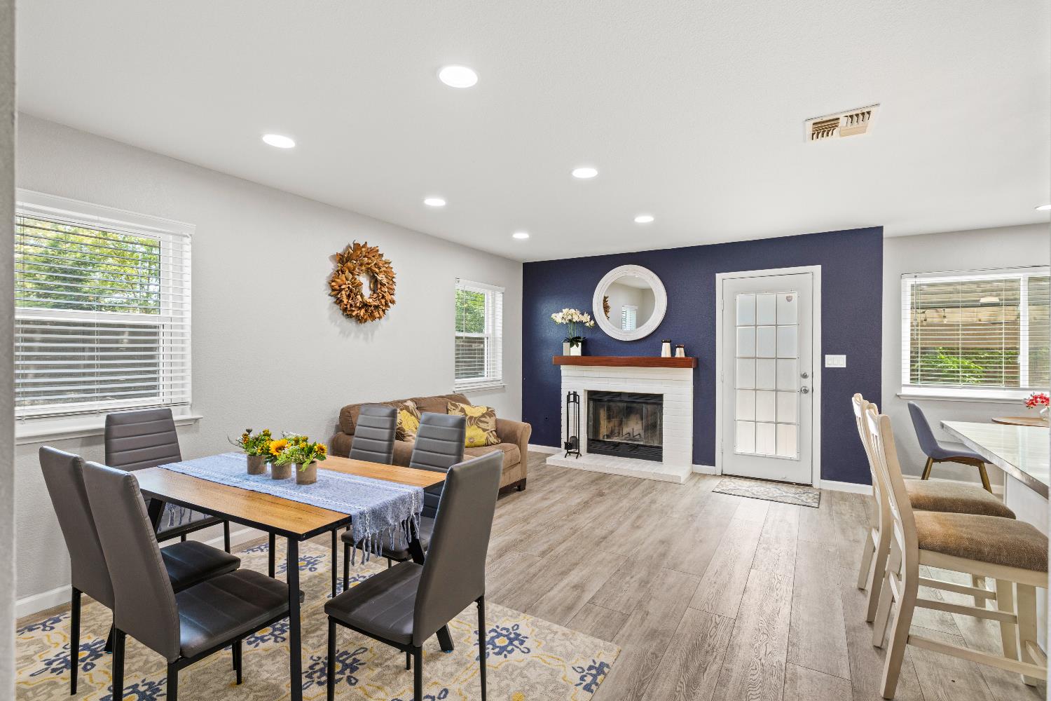 Detail Gallery Image 9 of 40 For 8932 Gemwood Way, Elk Grove,  CA 95758 - 3 Beds | 2/1 Baths