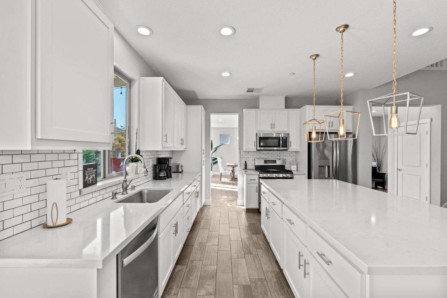 Detail Gallery Image 11 of 39 For 587 Bascule Dr, Oakdale,  CA 95361 - 4 Beds | 3 Baths