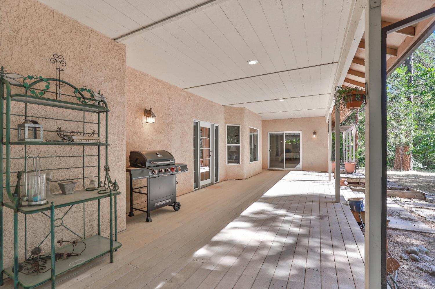 Detail Gallery Image 9 of 38 For 4351 Puerta Del Sol, Camino,  CA 95709 - 3 Beds | 2/1 Baths