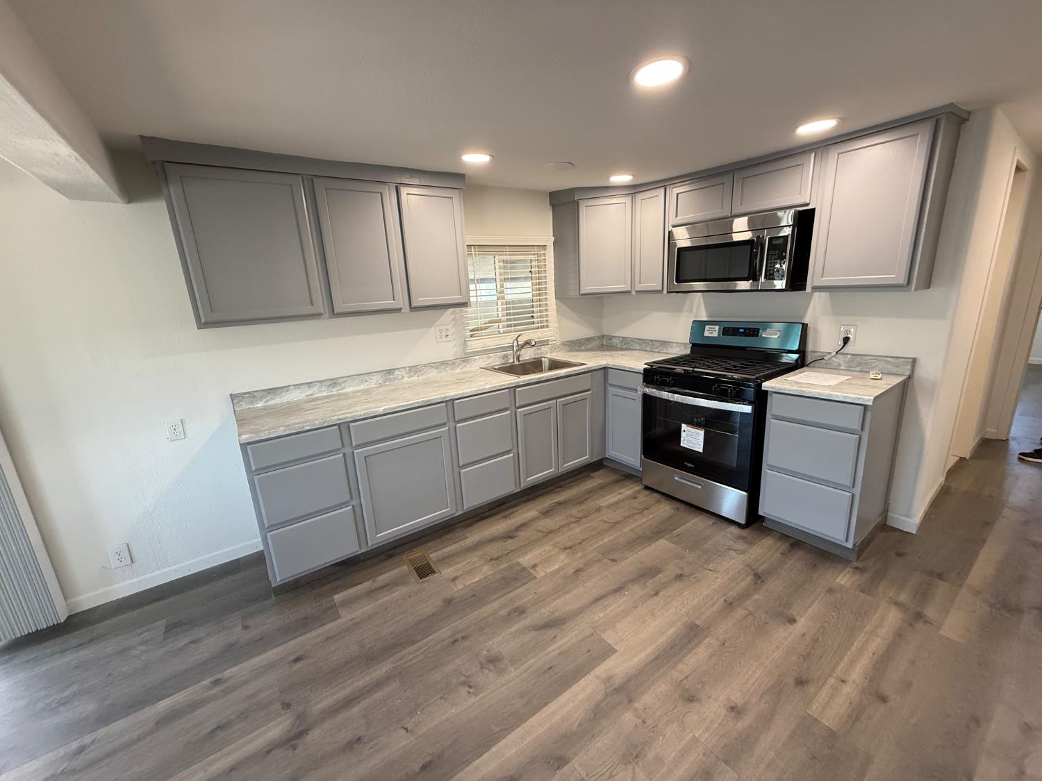 Detail Gallery Image 2 of 7 For 425 20th Century Ave C-18, Turlock,  CA 95380 - 1 Beds | 1 Baths
