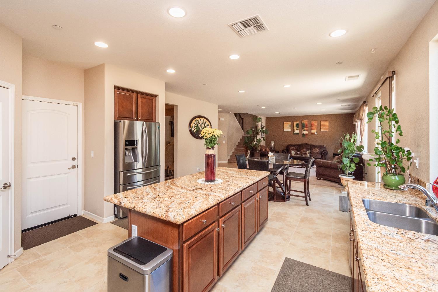 Detail Gallery Image 20 of 64 For 5394 Otter Pond Way, Rancho Cordova,  CA 95742 - 5 Beds | 3 Baths