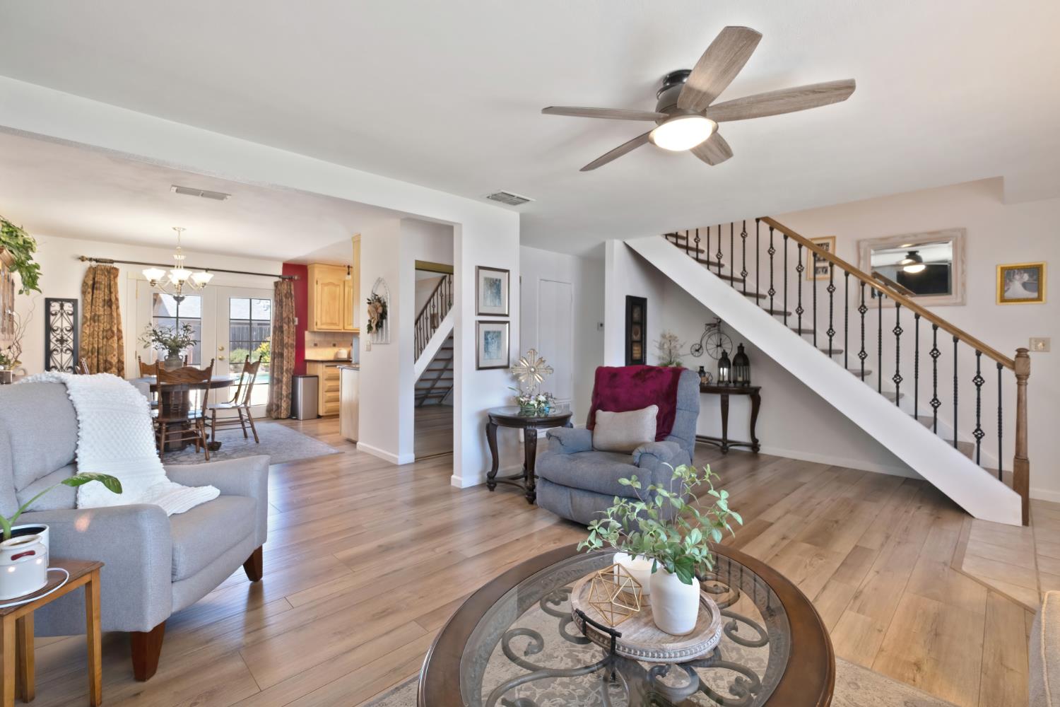 Detail Gallery Image 9 of 36 For 4209 Jump Ct, Sacramento,  CA 95826 - 5 Beds | 3 Baths