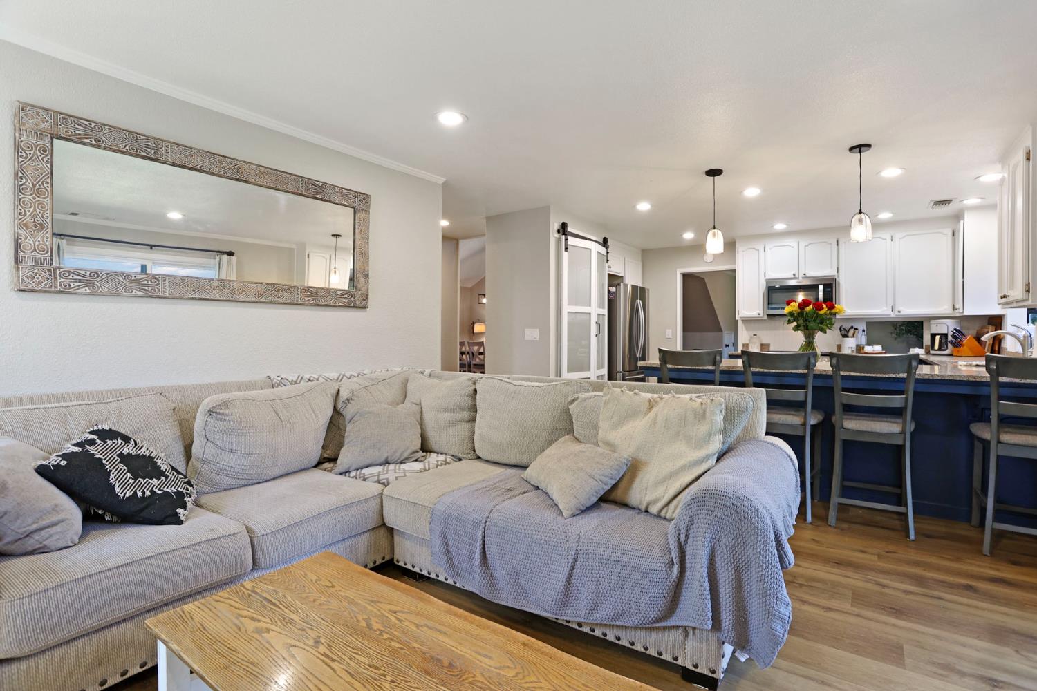 Detail Gallery Image 14 of 40 For 208 Palomar Dr, Lodi,  CA 95242 - 4 Beds | 3 Baths