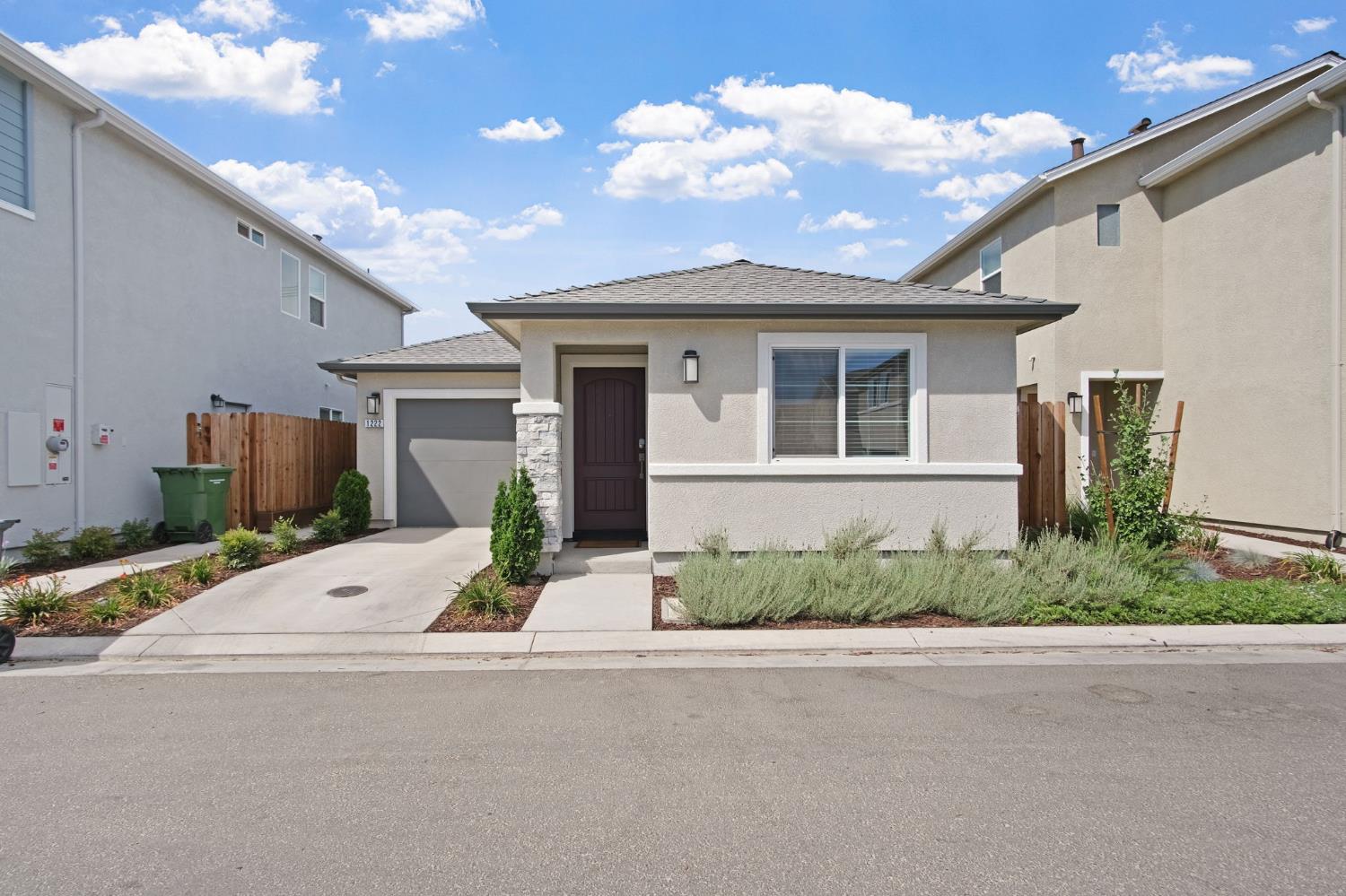 Detail Gallery Image 3 of 23 For 1222 Impression St, Turlock,  CA 95380 - 2 Beds | 2 Baths