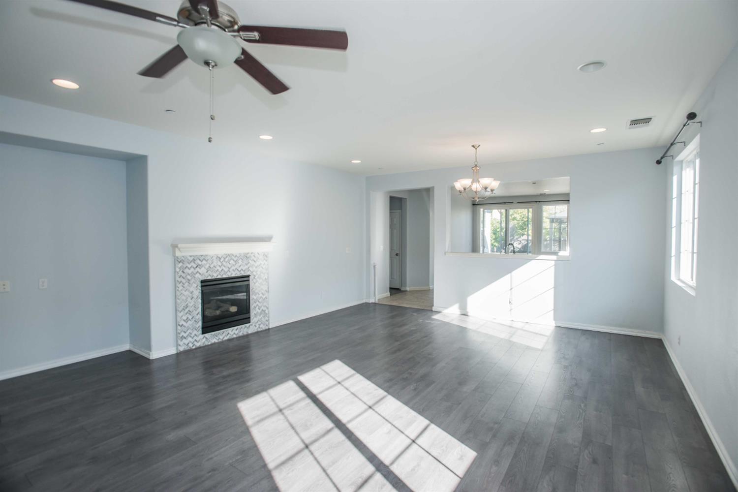 Detail Gallery Image 10 of 47 For 9916 Bluefin Way, Elk Grove,  CA 95757 - 4 Beds | 2 Baths