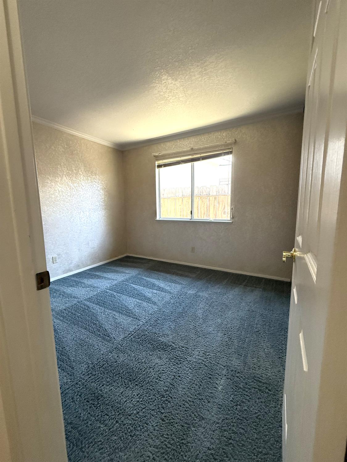 Detail Gallery Image 11 of 20 For 1517 Burgundy, Lodi,  CA 95242 - 3 Beds | 2 Baths