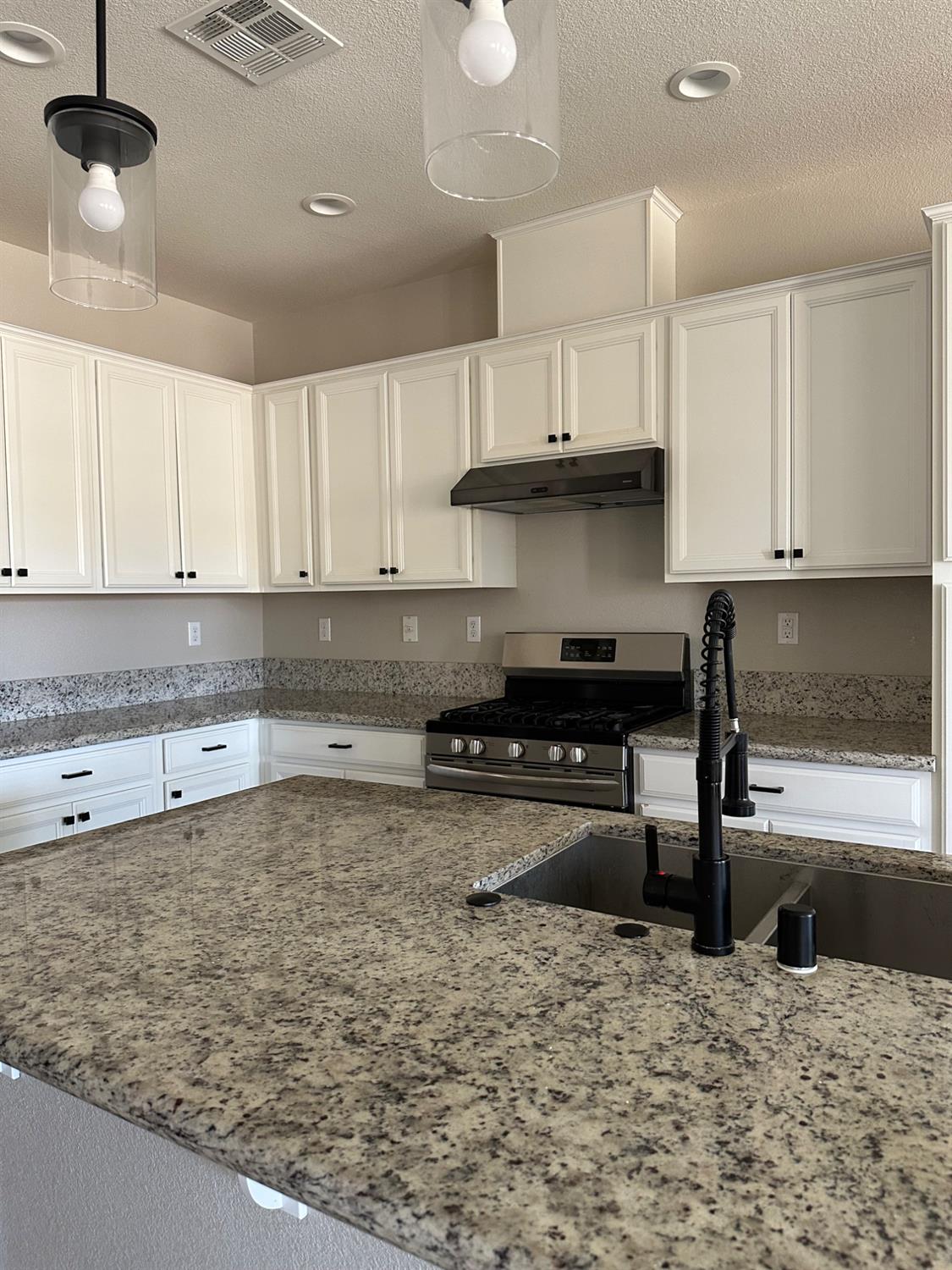 Detail Gallery Image 17 of 24 For 9678 Cabernet Ct, Patterson,  CA 95363 - 5 Beds | 3 Baths
