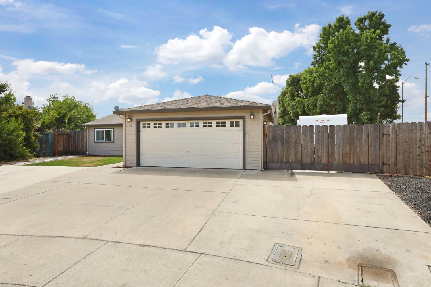 Detail Gallery Image 3 of 46 For 2700 Tassajara Dr, Modesto,  CA 95358 - 3 Beds | 2 Baths