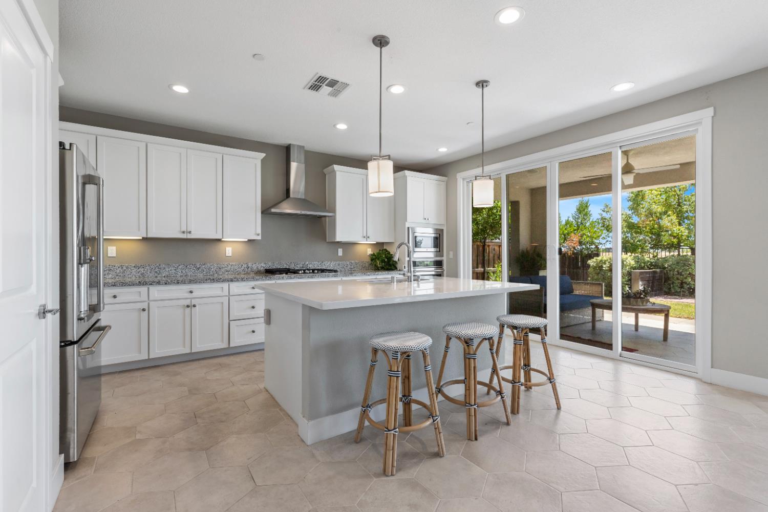 Detail Gallery Image 16 of 58 For 1622 Locksley Dr, Lathrop,  CA 95330 - 4 Beds | 3 Baths