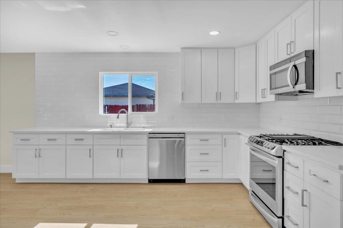 Detail Gallery Image 11 of 36 For 3125 Gladys Ave, West Sacramento,  CA 95691 - 2 Beds | 3/1 Baths