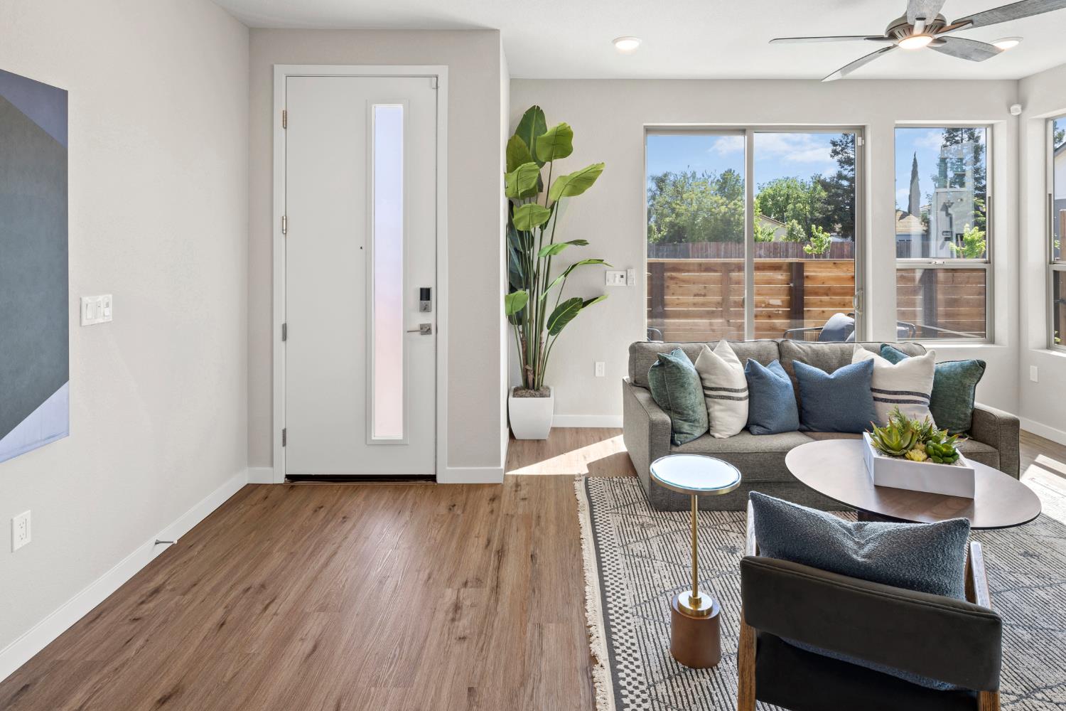 Detail Gallery Image 6 of 34 For 2037 Odin Walk, Sacramento,  CA 95835 - 3 Beds | 2/1 Baths