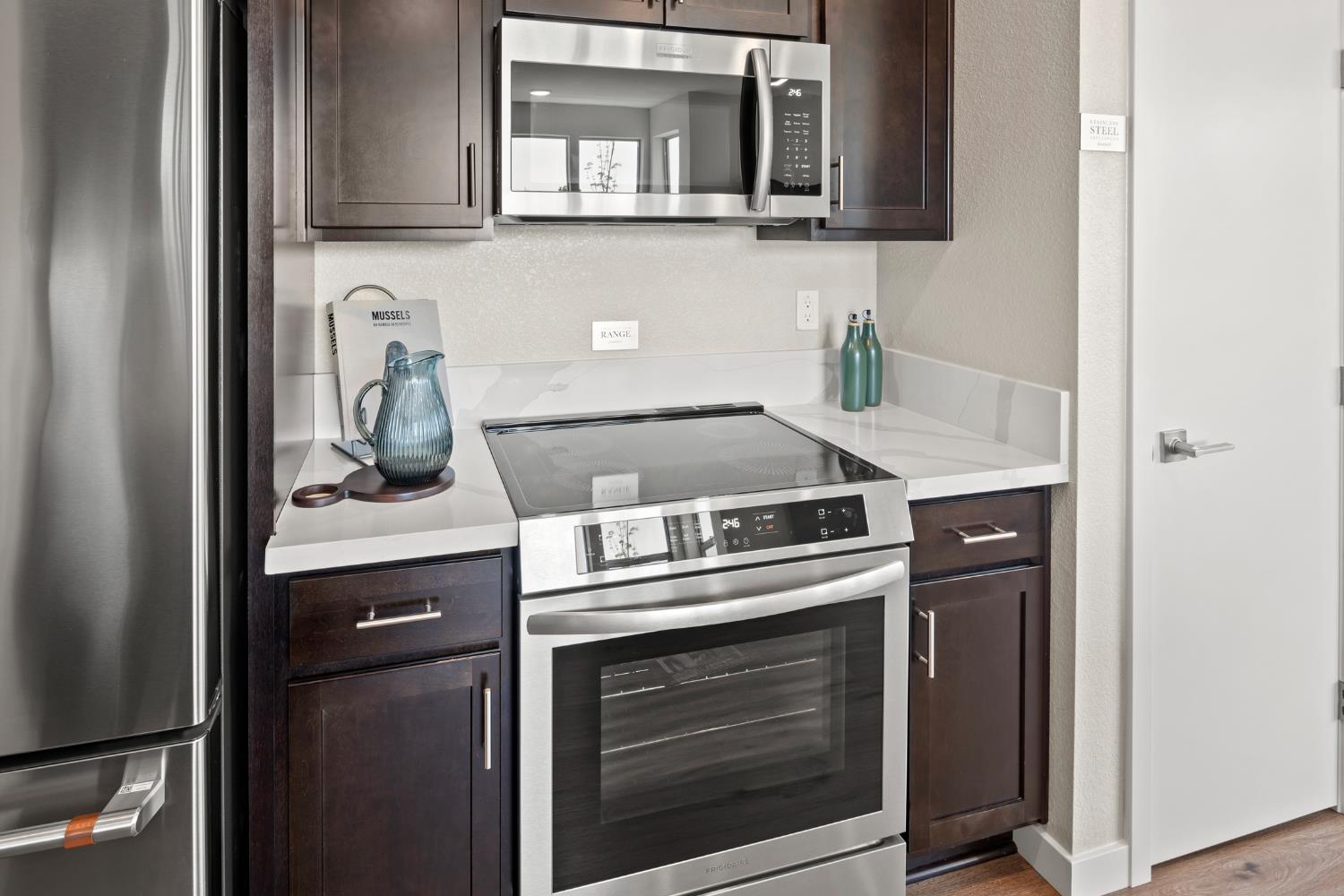 Detail Gallery Image 11 of 34 For 2037 Odin Walk, Sacramento,  CA 95835 - 3 Beds | 2/1 Baths