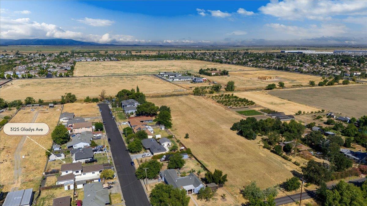 Detail Gallery Image 35 of 36 For 3125 Gladys Ave, West Sacramento,  CA 95691 - 2 Beds | 3/1 Baths