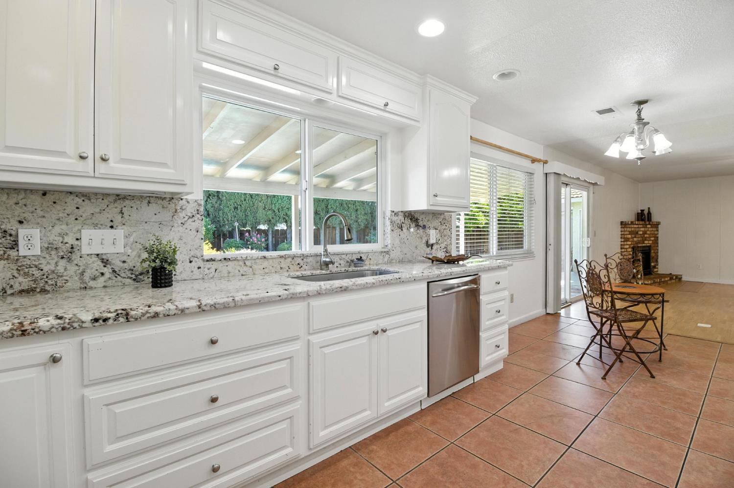 Detail Gallery Image 3 of 26 For 3400 Santos Ct, Turlock,  CA 95382 - 4 Beds | 2 Baths