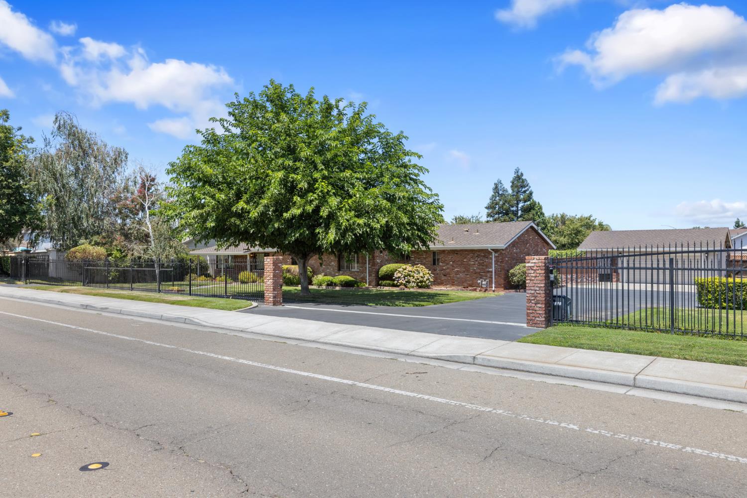 Detail Gallery Image 2 of 59 For 1287 W Valpico Rd, Tracy,  CA 95304 - 3 Beds | 2 Baths