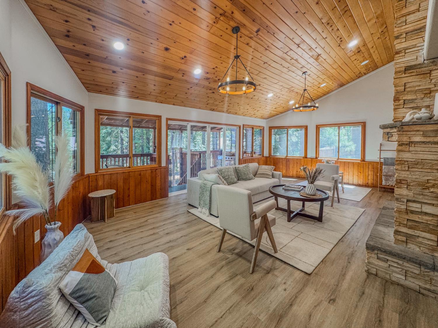 Detail Gallery Image 18 of 93 For 1485 Crystal Air Dr, South Lake Tahoe,  CA 96150 - 6 Beds | 5/1 Baths