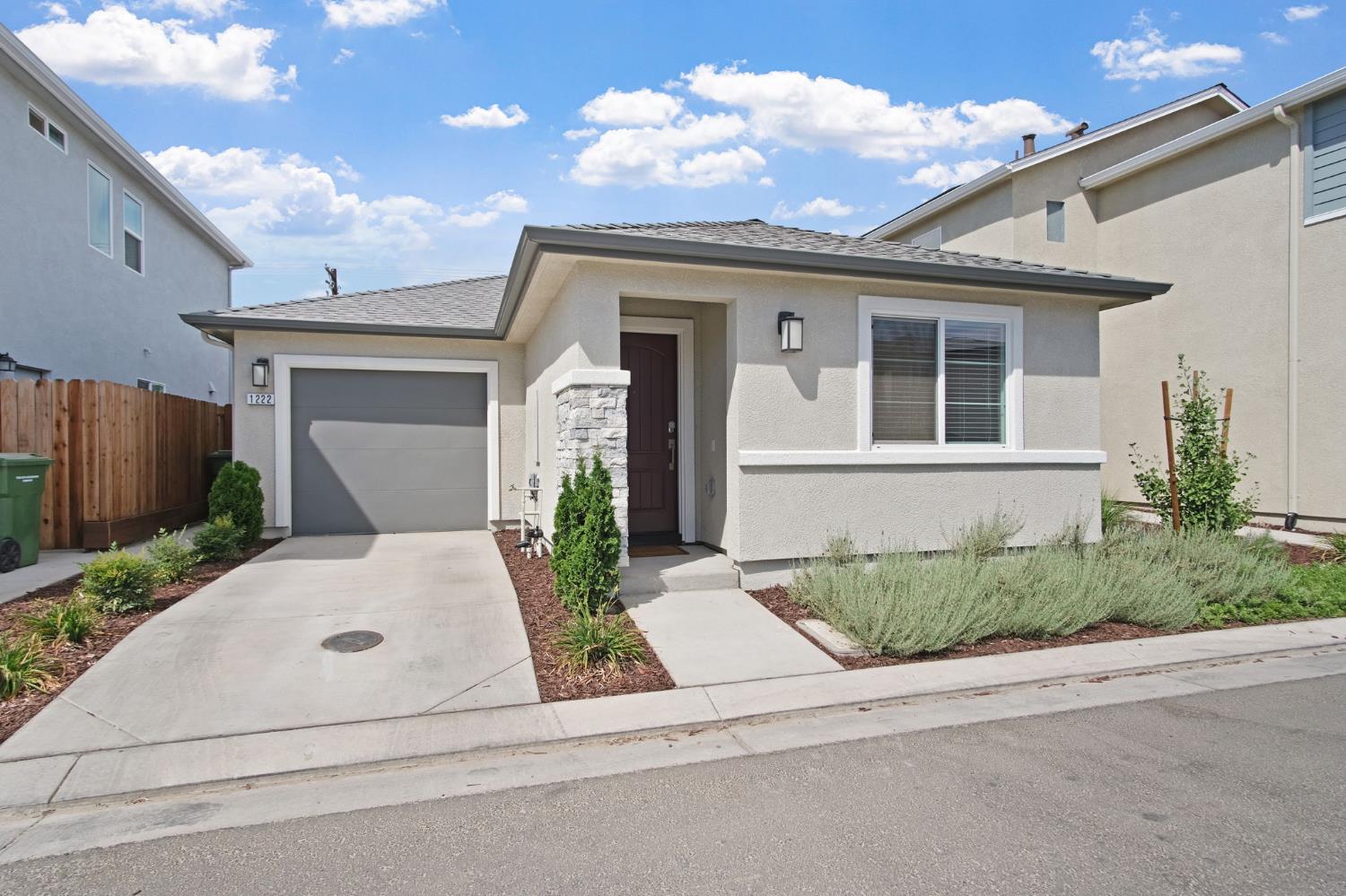 Detail Gallery Image 1 of 23 For 1222 Impression St, Turlock,  CA 95380 - 2 Beds | 2 Baths